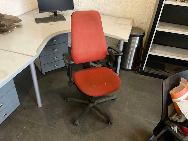Halfrond bureau met stoel - afbeelding 3 van  3