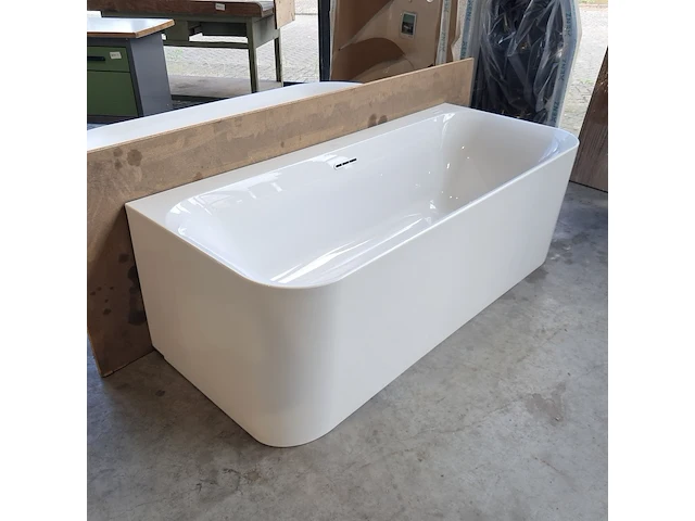 Halfvrijstaand ligbad, villeroy & boch, loop & friends, glanswit - afbeelding 1 van  6