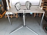Halogeen bouwlamp op statief, in hoogte verstelbaar tot ongeveer 160 cm en inklapbaar, 2 x 300 watt