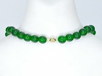 Halsketting met jade edelsteen en een gouden sluiting met diamant - afbeelding 6 van  10