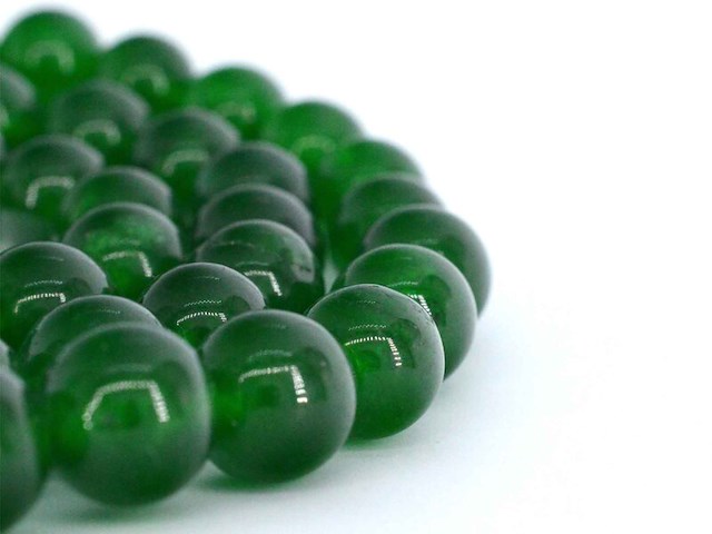 Halsketting met jade edelsteen en een witgouden sluiting met diamant - afbeelding 7 van  9