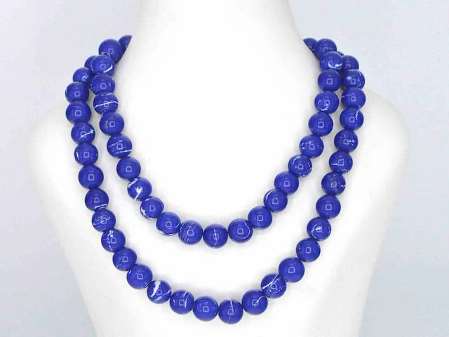 Halsketting met lapis lazuli edelsteen en een gouden sluiting met diamant - afbeelding 3 van  7