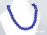 Halsketting met lapis lazuli edelsteen en een witgouden sluiting met diamant - afbeelding 3 van  8