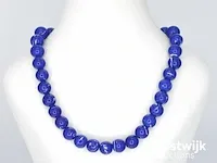 Halsketting met lapis lazuli edelsteen en een witgouden sluiting met diamant - afbeelding 6 van  8