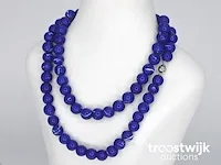 Halsketting met lapis lazuli edelsteen en een witgouden sluiting met diamant - afbeelding 8 van  8