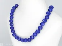 Halsketting met lapis lazuli edelsteen en een witgouden sluiting met diamant - afbeelding 3 van  9