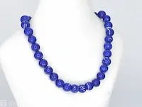 Halsketting met lapis lazuli edelsteen en een witgouden sluiting met diamant - afbeelding 4 van  9