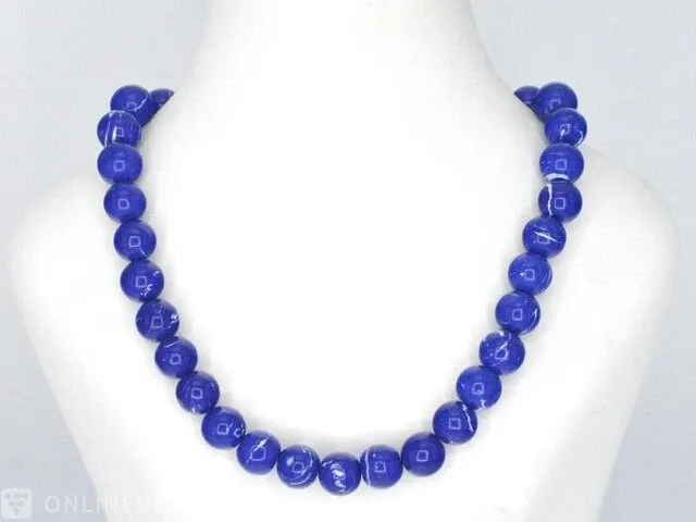 Halsketting met lapis lazuli edelsteen en een witgouden sluiting met diamant - afbeelding 7 van  9