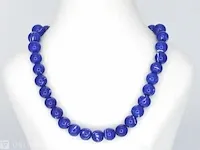 Halsketting met lapis lazuli edelsteen en een witgouden sluiting met diamant - afbeelding 7 van  9