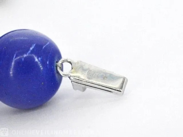 Halsketting met lapis lazuli edelsteen en een witgouden sluiting met diamant - afbeelding 8 van  9