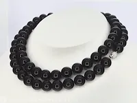 Halsketting met onix edelsteen en een witgouden sluiting met diamant - afbeelding 1 van  8