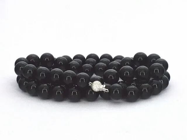 Halsketting met onix edelsteen en een witgouden sluiting met diamant - afbeelding 6 van  8