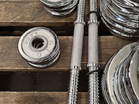 Halterset (totaal 15 halterschijven: 2x 5 kg, 2x 2,5 kg, 5x 2,25 kg, 3x 0,75 kg, 3x 0,5 kg) - afbeelding 3 van  10