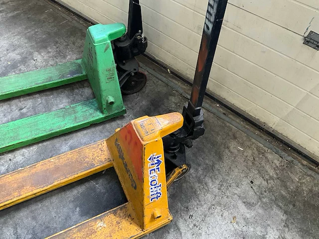Hand hydraulische palletwagen (2x) - afbeelding 4 van  4