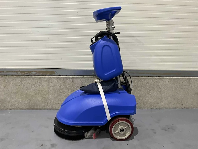 Hand schrubber - 2025 - b30 - zelfrijdende veegmachine - afbeelding 2 van  10
