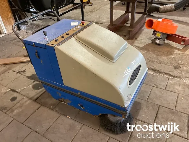 Handbediende veegmachine - afbeelding 1 van  4