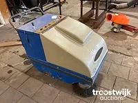 Handbediende veegmachine - afbeelding 1 van  4