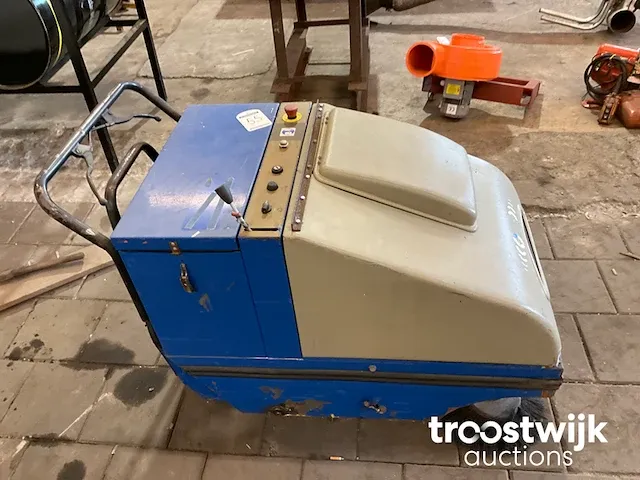 Handbediende veegmachine - afbeelding 2 van  4