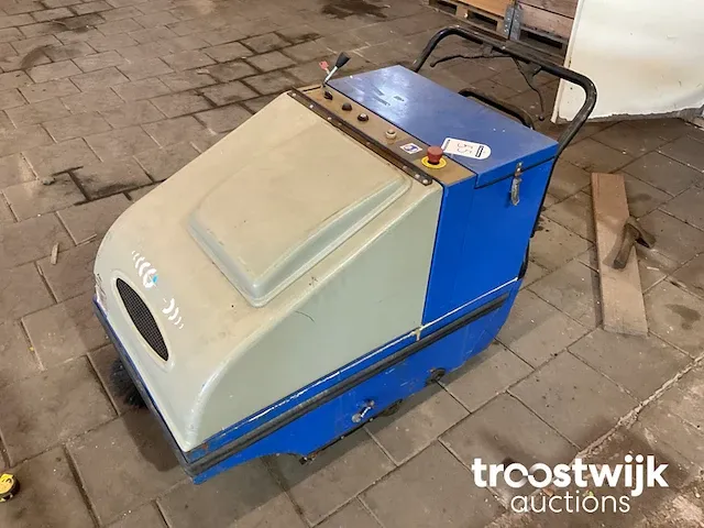 Handbediende veegmachine - afbeelding 3 van  4
