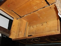 Handbeschilderde dekenkist met zwitsers motief. afmeting 118 x 57 x 55cm. - afbeelding 4 van  4