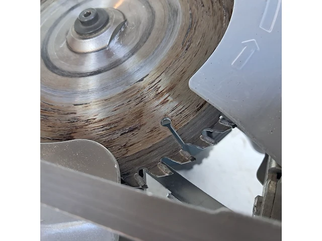 Handcirkelzaag 235mm 230v bosch, gks 85 g, bouwjaar 2014 - afbeelding 4 van  5