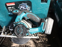 Handcirkelzaag makita met accu en lader in kunststof koffer. - afbeelding 2 van  3