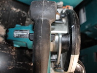 Handcirkelzaag makita met accu en lader in kunststof koffer. - afbeelding 3 van  3