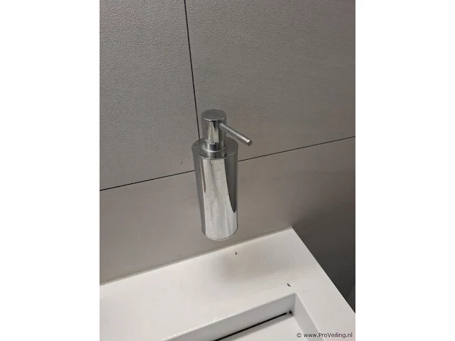 Handdoek & zeepdispenser - afbeelding 2 van  4