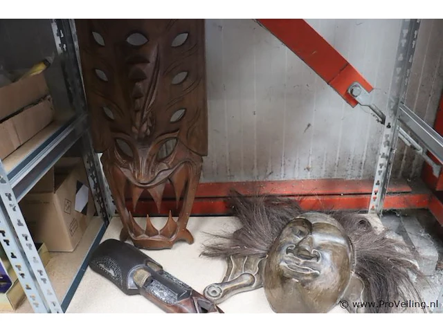 Handgemaakte houten maskers uit ghana - 3 stuks - afbeelding 1 van  5