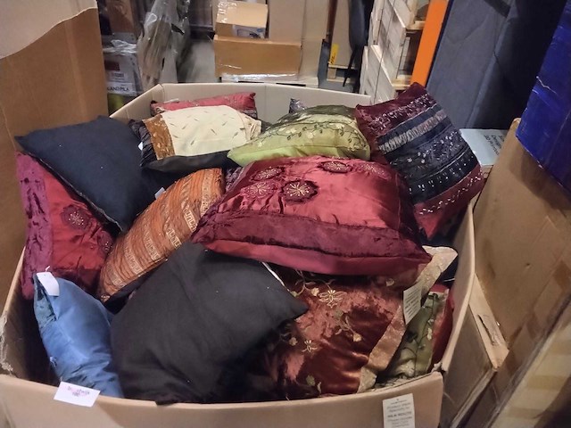 Handgemaakte kussens uit india (82x) - afbeelding 1 van  7