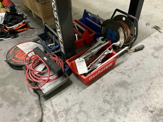 Handgereedschap en divers - afbeelding 1 van  8