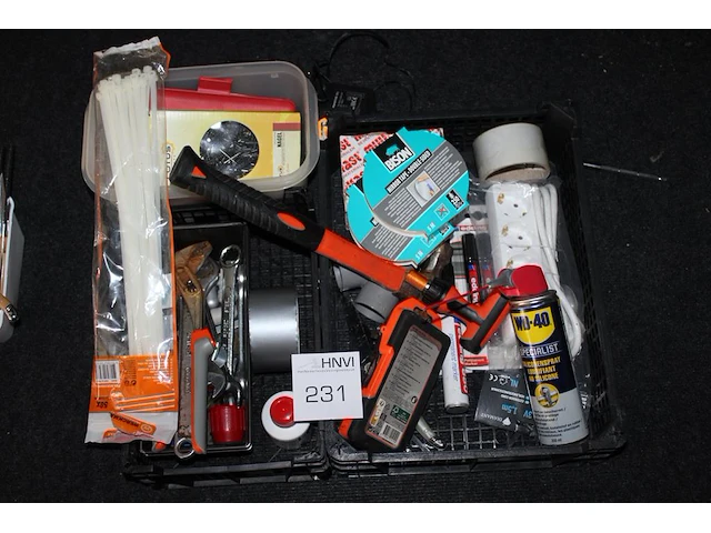 Handgereedschappen en klusmaterialen. - afbeelding 1 van  1