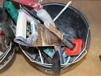 Handgereedschappen in 3 emmers. - afbeelding 3 van  3