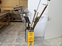Handgereedschappen in ton. - afbeelding 1 van  4
