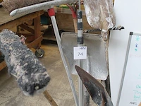 Handgereedschappen in ton. - afbeelding 3 van  4