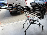 Handgereedschappen in winkelwagen waaronder bezems, batsen en trekkers let op exclusief winkelwagen - afbeelding 2 van  3