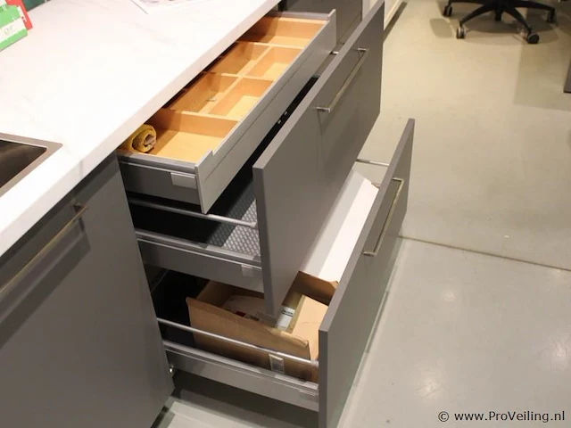Handmade + nobilia rechte keuken met apparatenwand - afbeelding 17 van  32