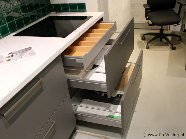Handmade + nobilia rechte keuken met apparatenwand - afbeelding 19 van  32