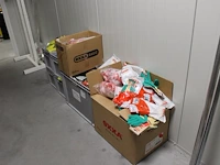 Handschoenen in diverse uitvoeringen in 5 kratten en 4 dozen. - afbeelding 1 van  4