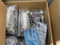 Handschoenen in drie dozen, diverse maten en uitvoeringen. - afbeelding 3 van  4