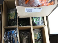 Handschoenen in drie dozen, diverse maten en uitvoeringen. - afbeelding 4 van  4