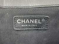 Handtas, chanel, medium enchained boy bag - afbeelding 4 van  14