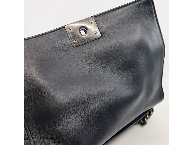 Handtas chanel, medium enchained boy bag - afbeelding 2 van  14