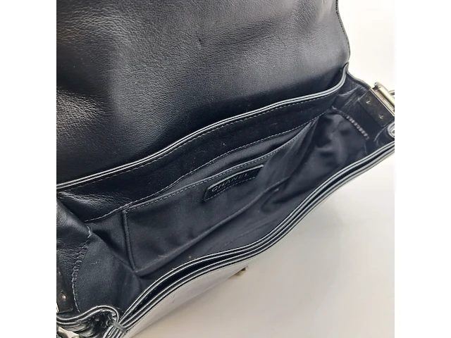 Handtas chanel, medium enchained boy bag - afbeelding 3 van  14