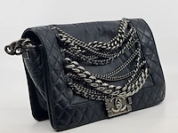Handtas chanel, medium enchained boy bag
