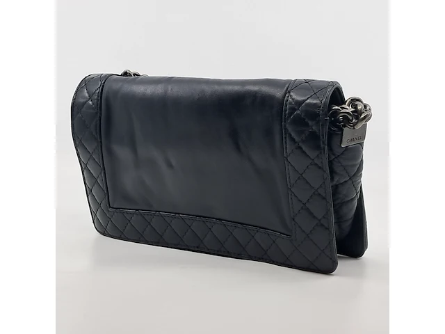 Handtas chanel, medium enchained boy bag - afbeelding 9 van  14
