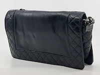 Handtas chanel, medium enchained boy bag - afbeelding 9 van  14