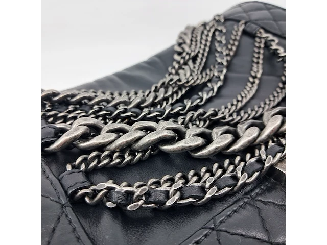 Handtas chanel, medium enchained boy bag - afbeelding 14 van  14