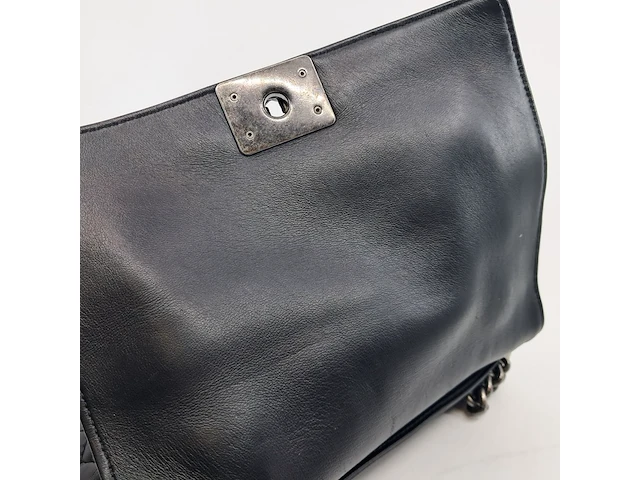 Handtas, chanel, medium enchained boy bag - afbeelding 2 van  14
