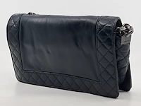 Handtas, chanel, medium enchained boy bag - afbeelding 8 van  14